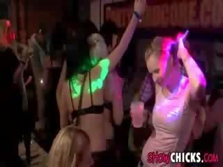 Европейски пилета смуча при disco парти